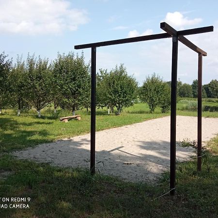 Dwor Strzyzew Bed & Breakfast Zelazowa Wola Bagian luar foto
