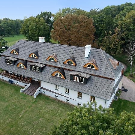 Dwor Strzyzew Bed & Breakfast Zelazowa Wola Bagian luar foto