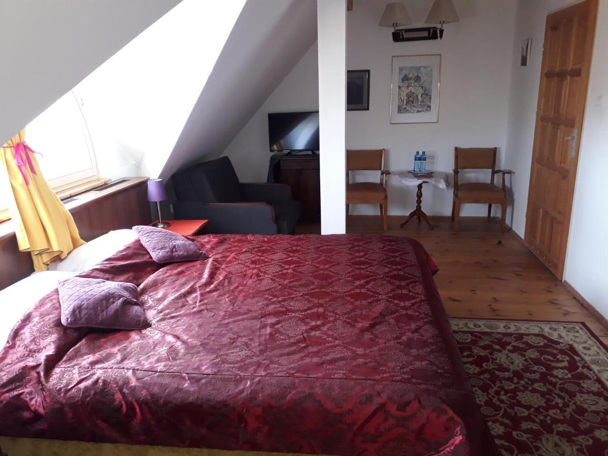 Dwor Strzyzew Bed & Breakfast Zelazowa Wola Bagian luar foto