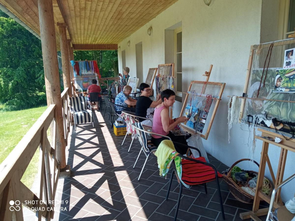 Dwor Strzyzew Bed & Breakfast Zelazowa Wola Bagian luar foto