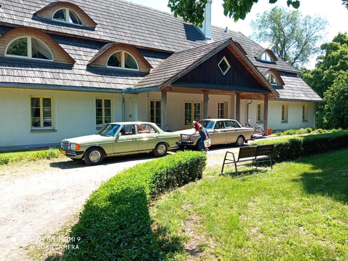 Dwor Strzyzew Bed & Breakfast Zelazowa Wola Bagian luar foto