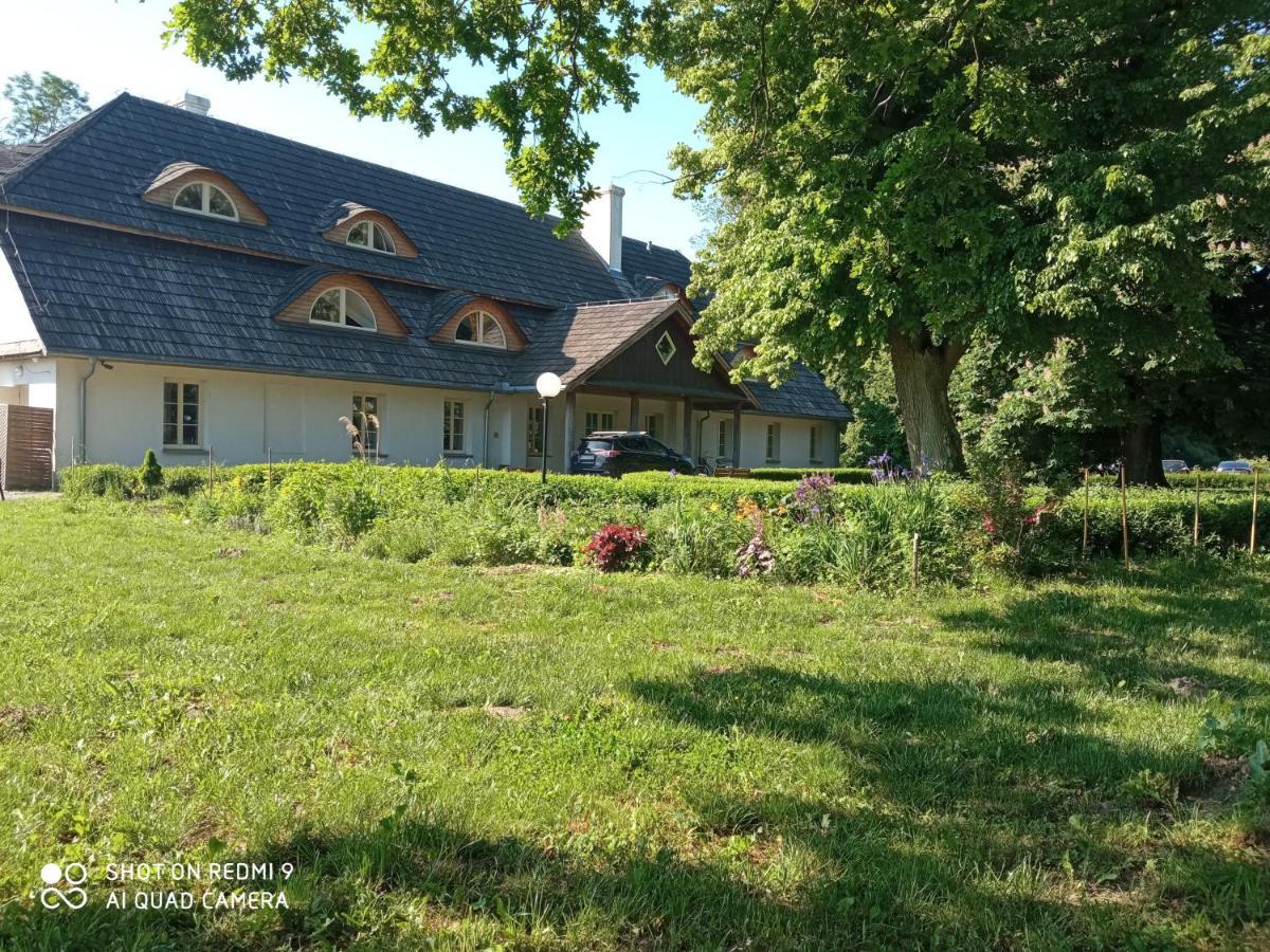 Dwor Strzyzew Bed & Breakfast Zelazowa Wola Bagian luar foto