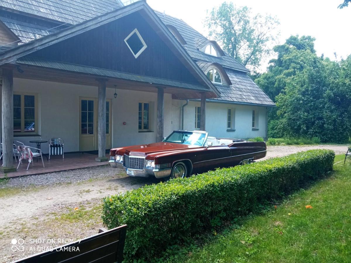 Dwor Strzyzew Bed & Breakfast Zelazowa Wola Bagian luar foto