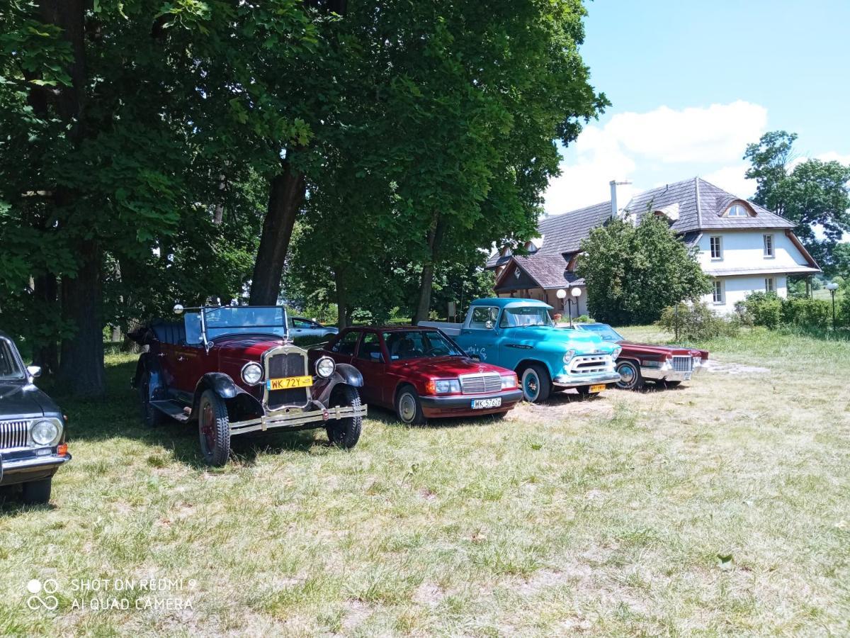 Dwor Strzyzew Bed & Breakfast Zelazowa Wola Bagian luar foto