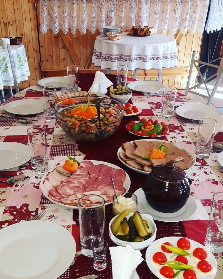 Dwor Strzyzew Bed & Breakfast Zelazowa Wola Bagian luar foto
