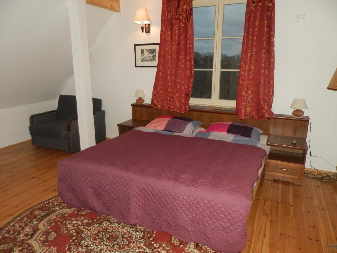 Dwor Strzyzew Bed & Breakfast Zelazowa Wola Bagian luar foto