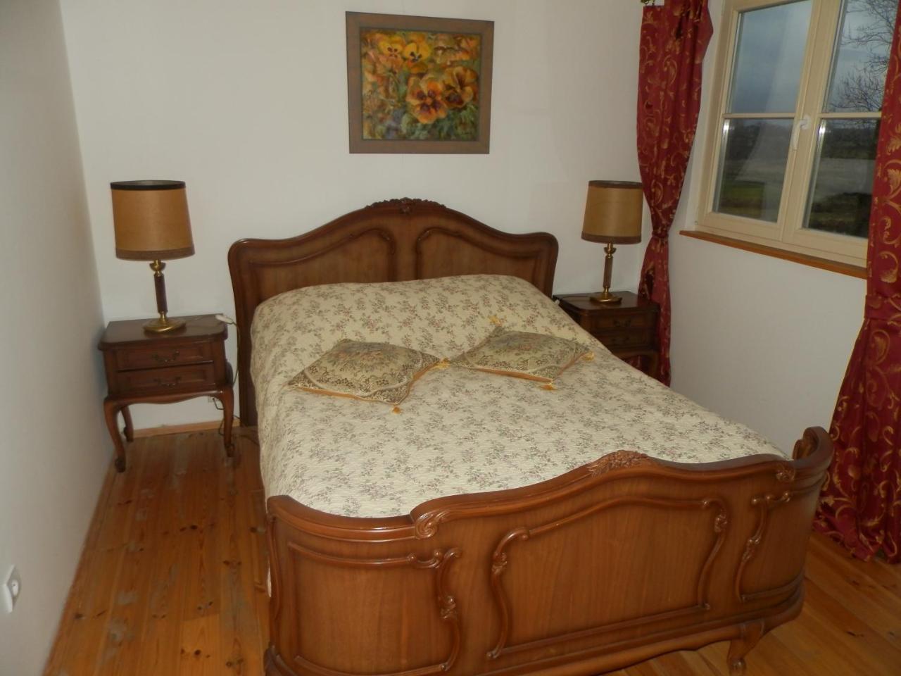 Dwor Strzyzew Bed & Breakfast Zelazowa Wola Bagian luar foto