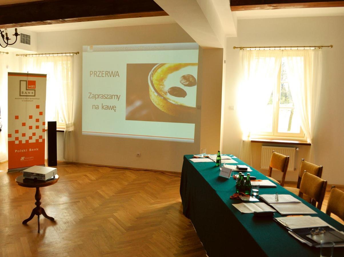 Dwor Strzyzew Bed & Breakfast Zelazowa Wola Bagian luar foto