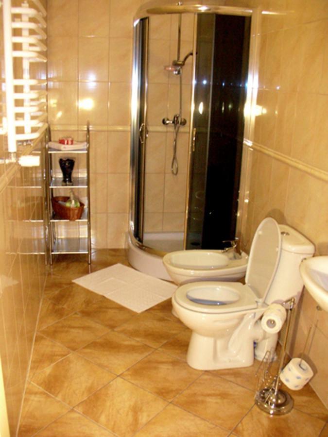 Dwor Strzyzew Bed & Breakfast Zelazowa Wola Bagian luar foto