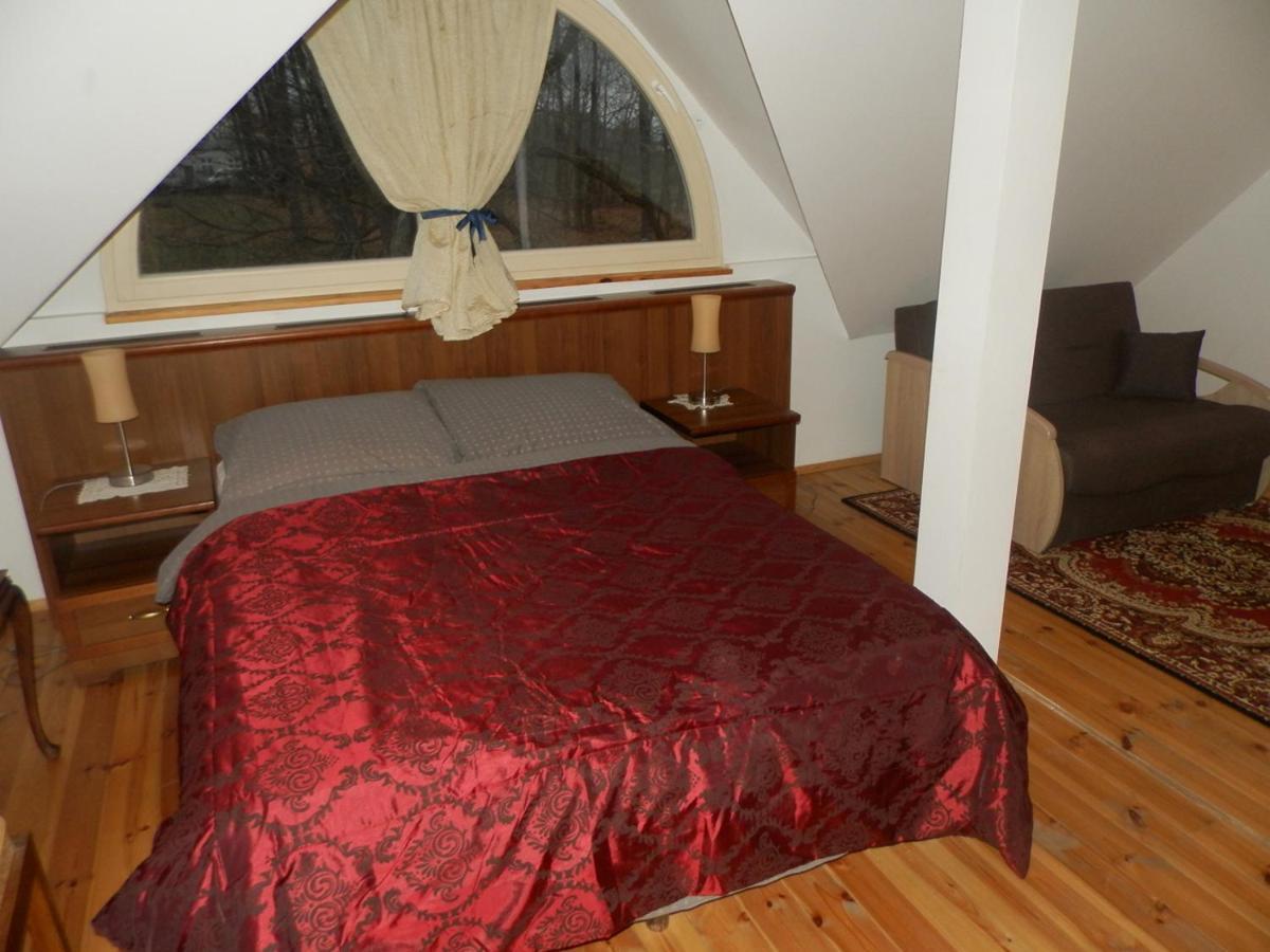 Dwor Strzyzew Bed & Breakfast Zelazowa Wola Bagian luar foto
